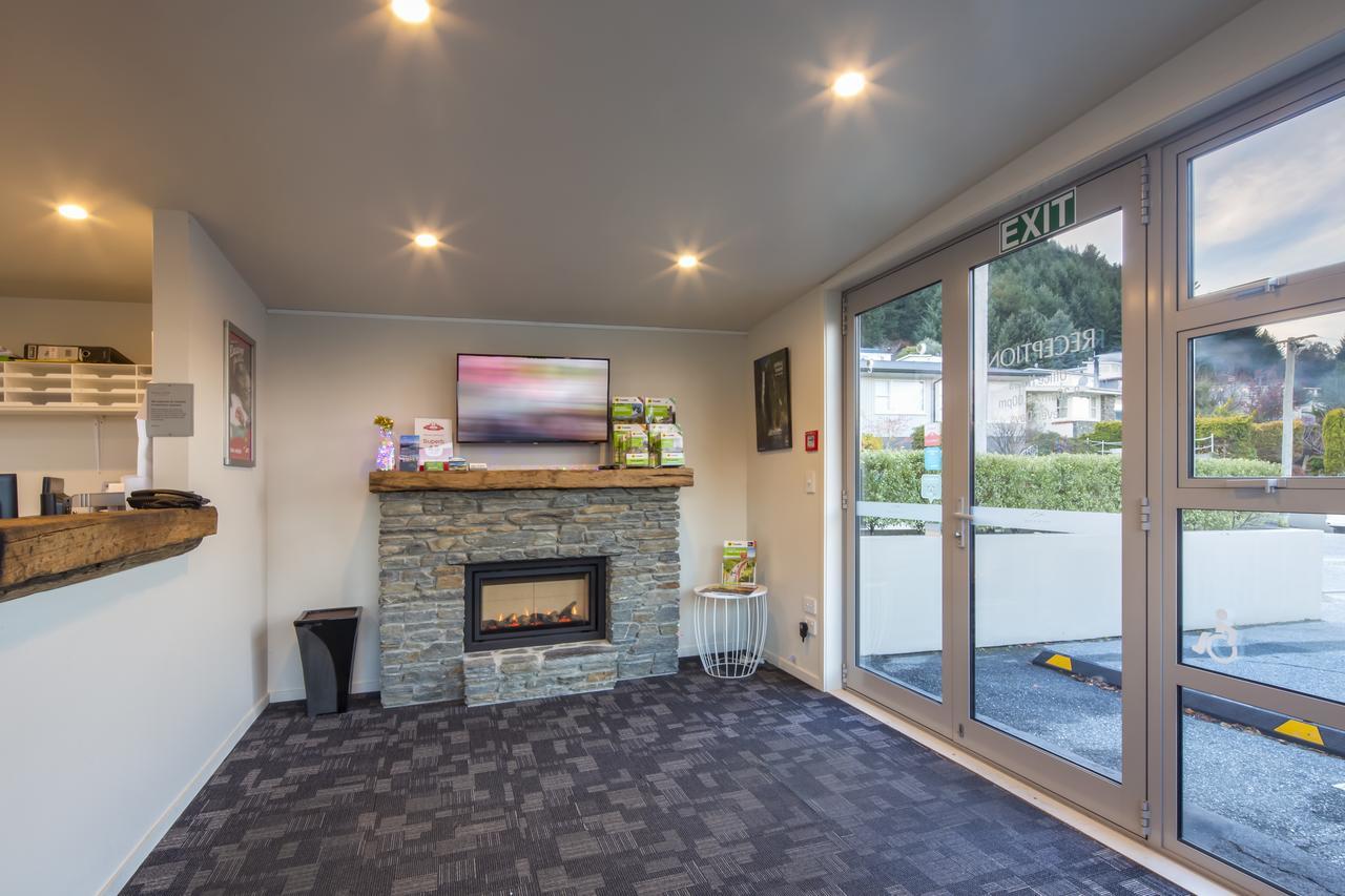 Highview Apartments Queenstown Buitenkant foto